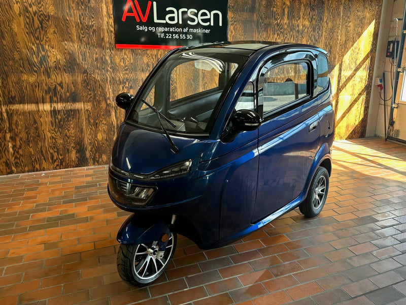 BOMA X2 Kabinescooter Metalblå fra AV - Larsen - AV - Larsen
