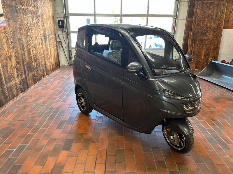 BOMA X2 Kabinescooter Metalgrå fra AV - Larsen - AV - Larsen