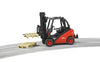 Bruder Linde H35 gaffeltruck og 2 paller