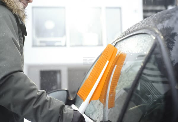 Fiskars SnowXpert Børste og Isskraber, Hvid/Orange