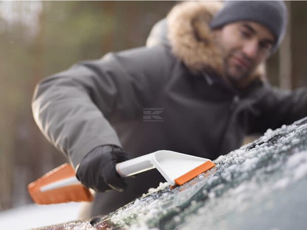 Fiskars SnowXpert Børste og Isskraber, Hvid/Orange