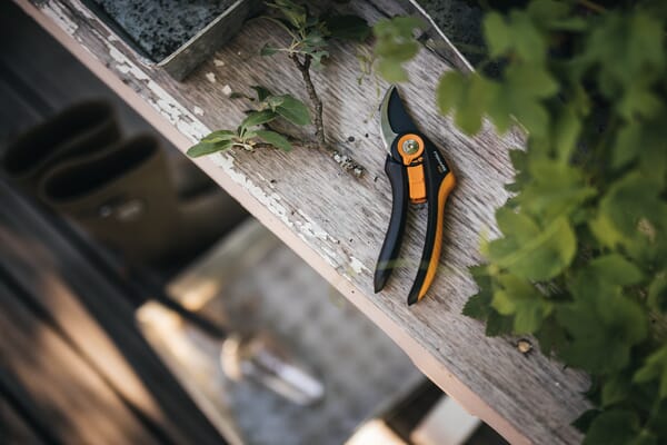 Fiskars Plus Smartfit P541 Beskæresaks med Sideskær