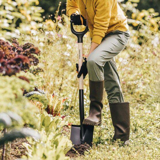 Fiskars Solid™ Spids Spade til Havebrug