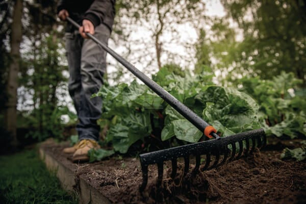 Fiskars Solid rive til havearbejde
