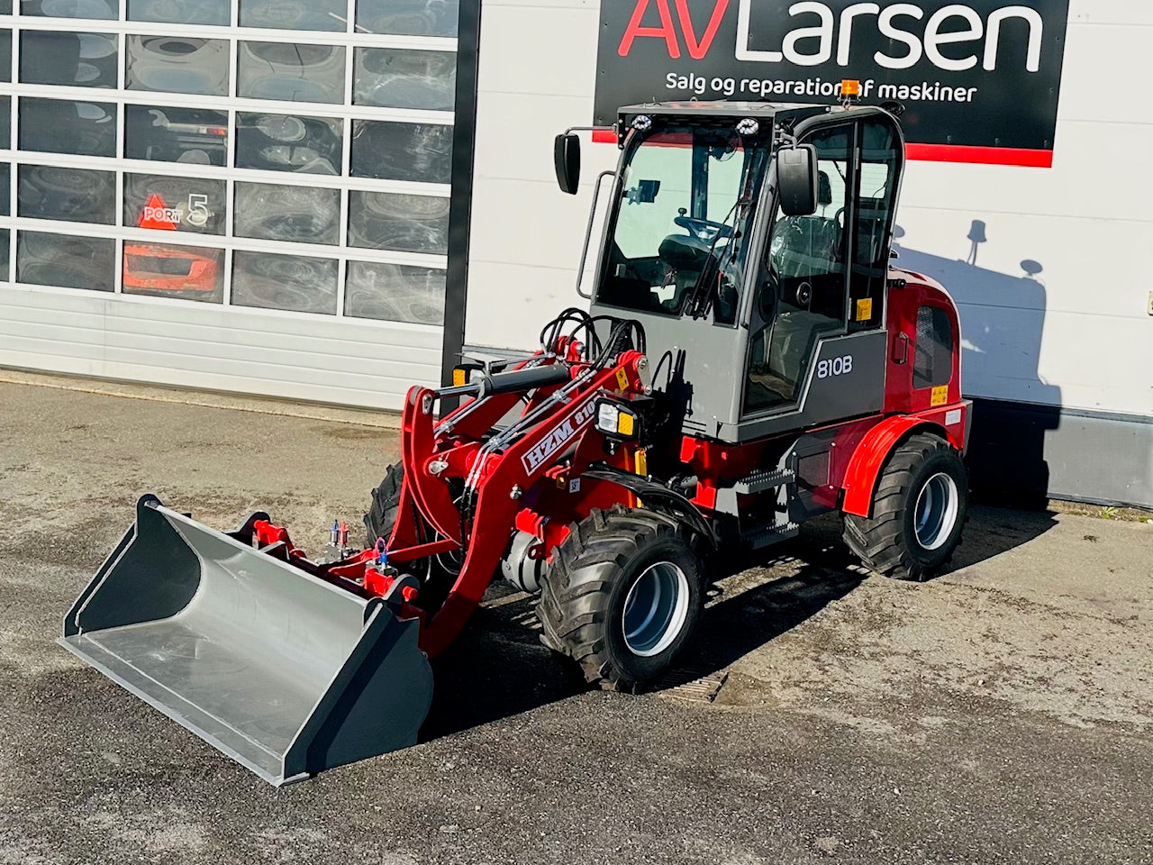 HZM - 810B Minilæsser med kabine