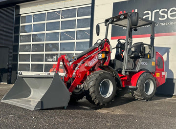 HZM 809 Minilæsser uden kabine – Kubota motor og 4-hjulstraek – set fra siden