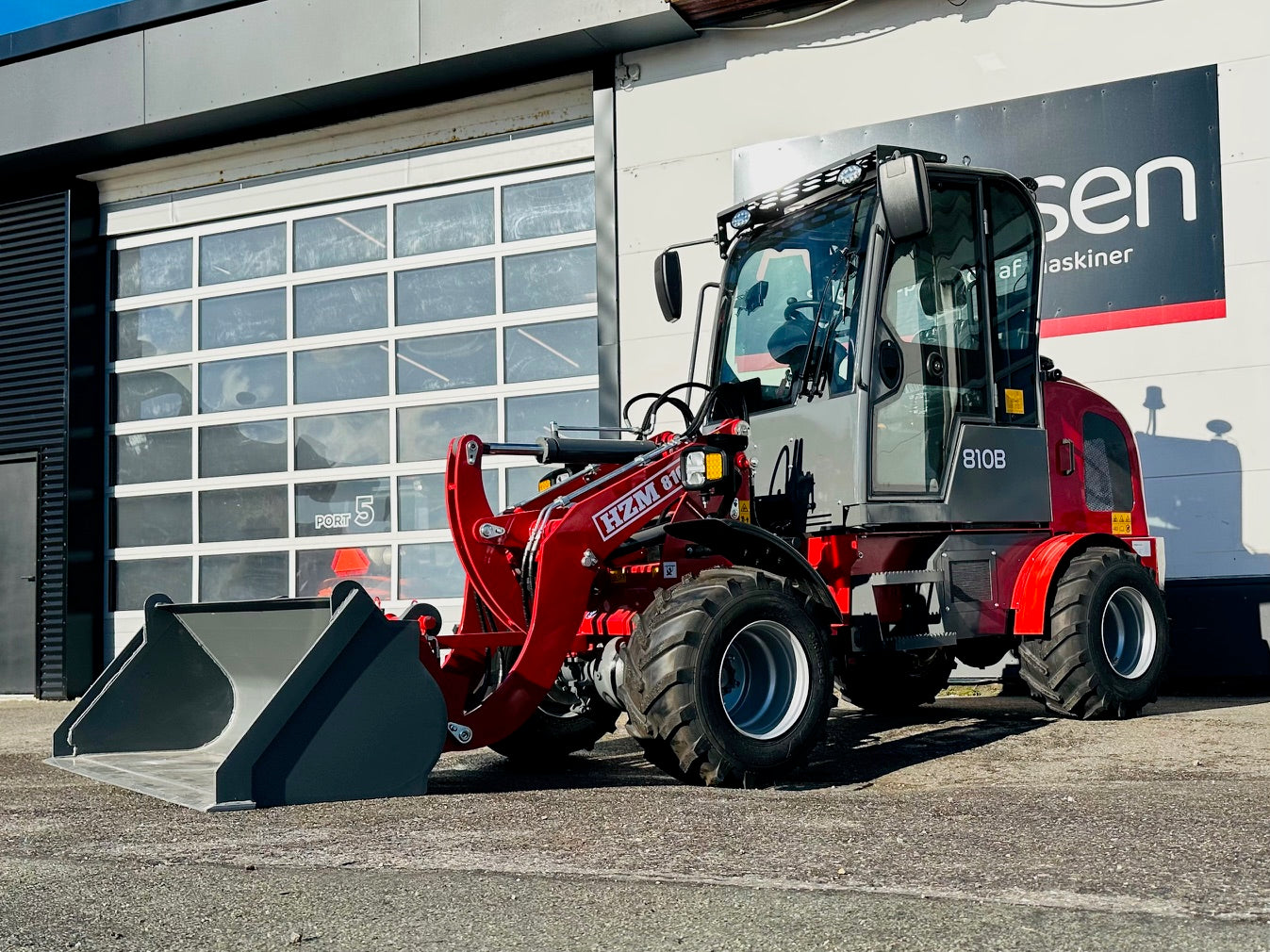 HZM - 810B Minilæsser med kabine