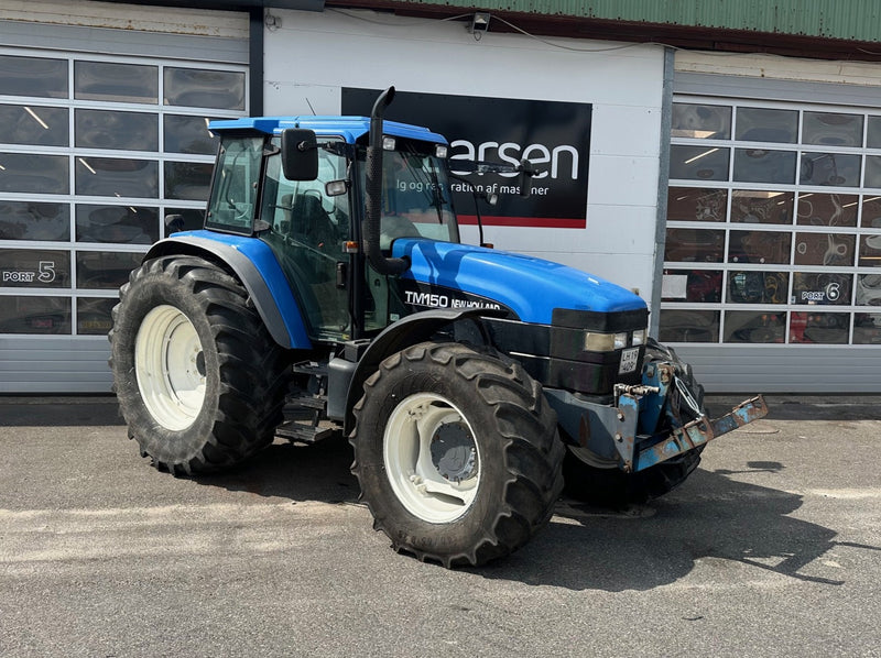 New Holland TM 150 RC med HEVA Frontlift.