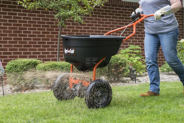 Agri-Fab Gødningsspreder, Skubbemodel 60 kg