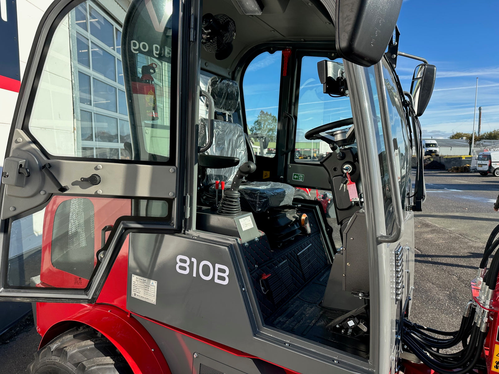 HZM - 810B Minilæsser med kabine