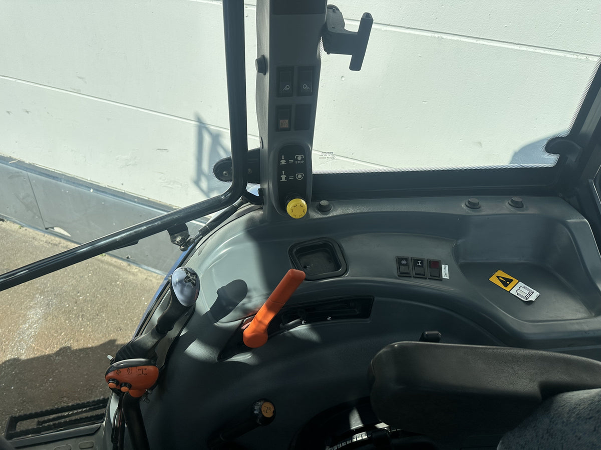 New Holland TL90A