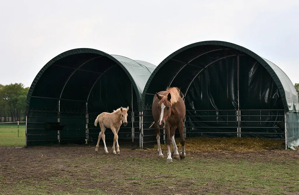 Læskur, 4 x 4 x 3,15 m, med åbne sider