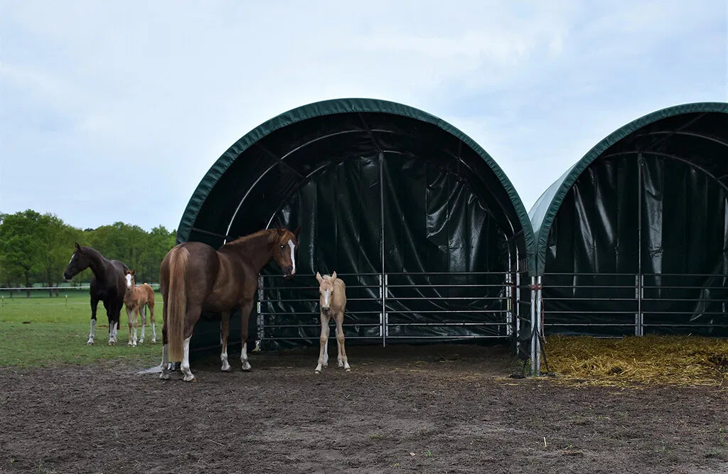 Læskur, 4 x 4 x 3,15 m, med åbne sider