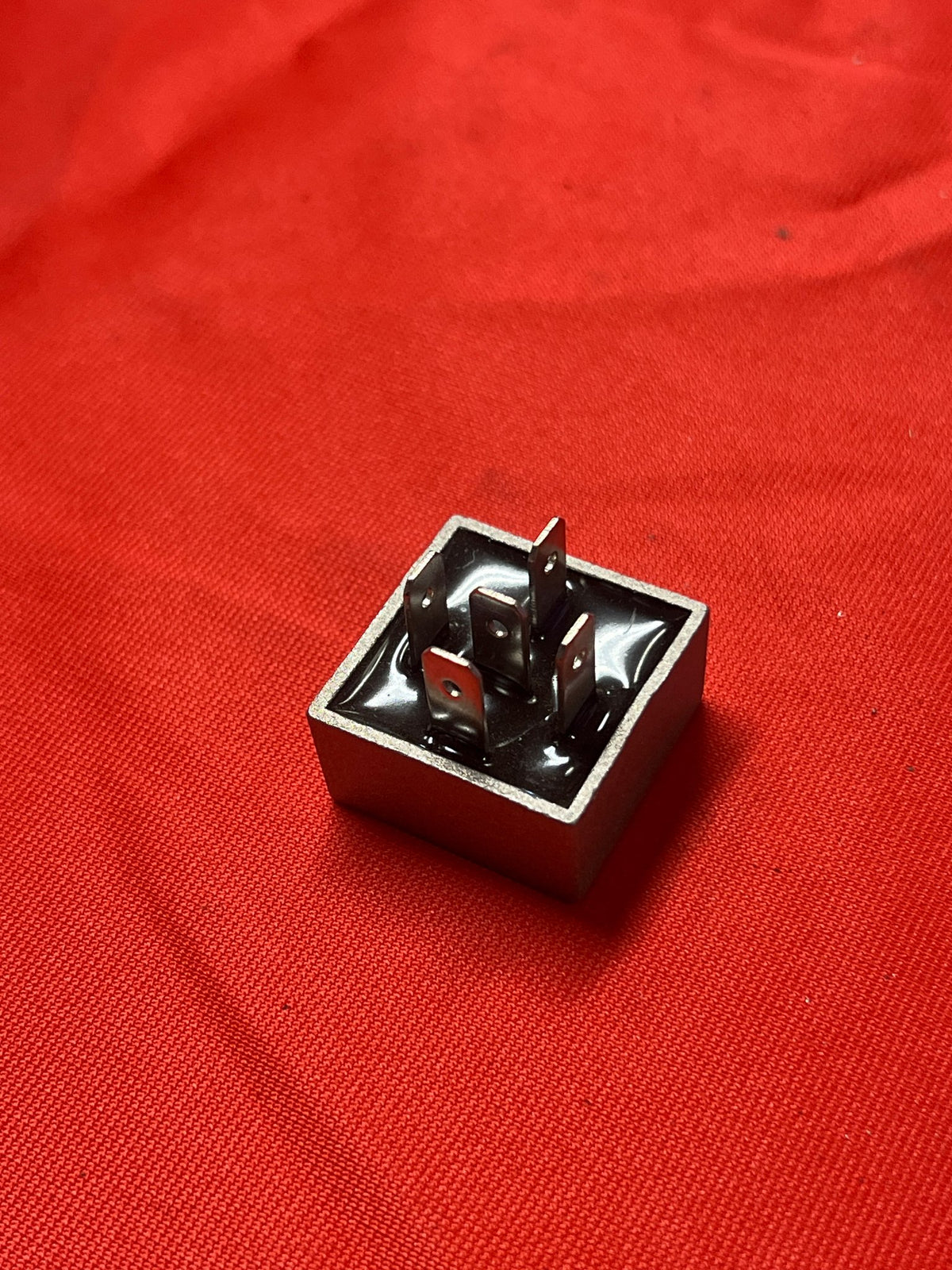 HZM Laderelæ 28V 1500W HL-1101 Spændingsregulator (Minilæsser)