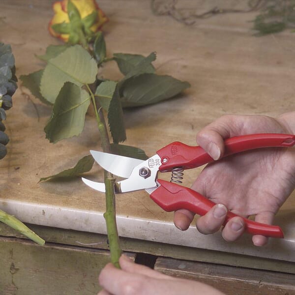 Felco 300 Beskæresaks – Letvægt og Ergonomisk