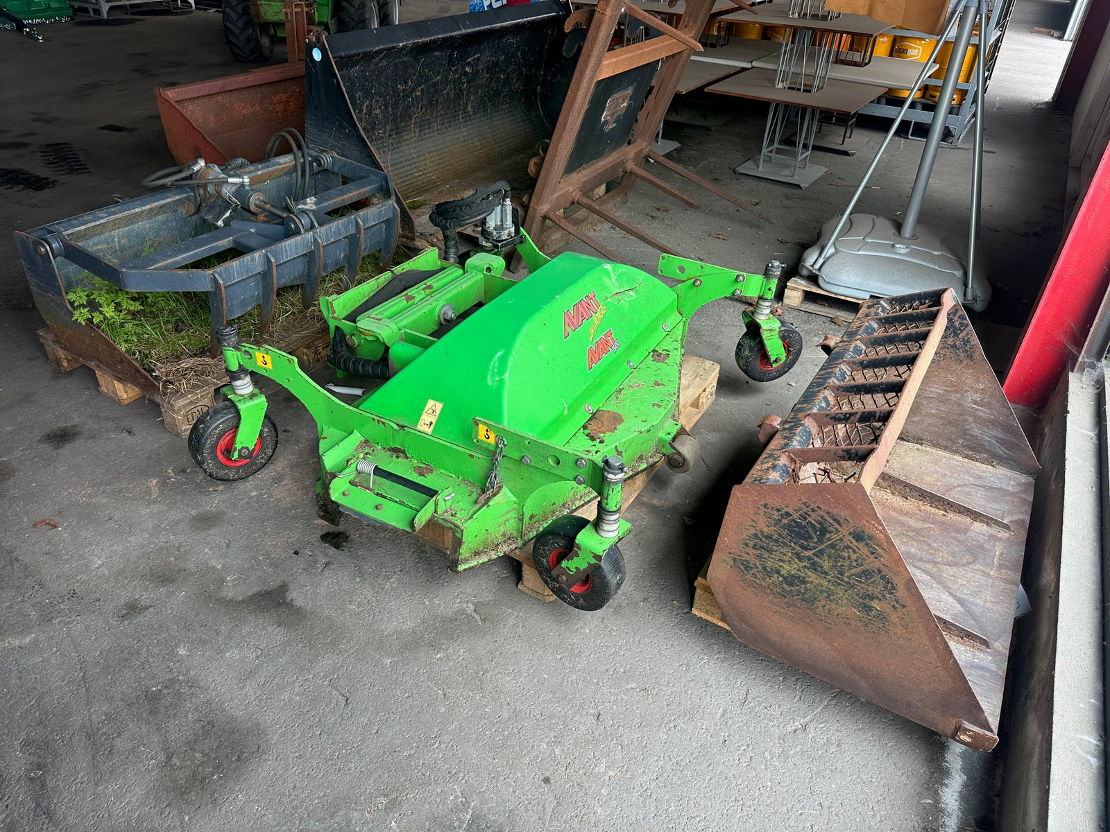 Avant 750 med Kabine og udstyr