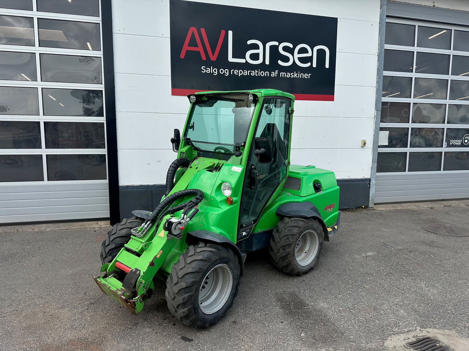 Avant 750 med Kabine og udstyr