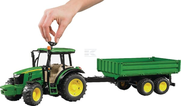 Bruder John Deere 5115M Traktor med Trailer Legetøj
