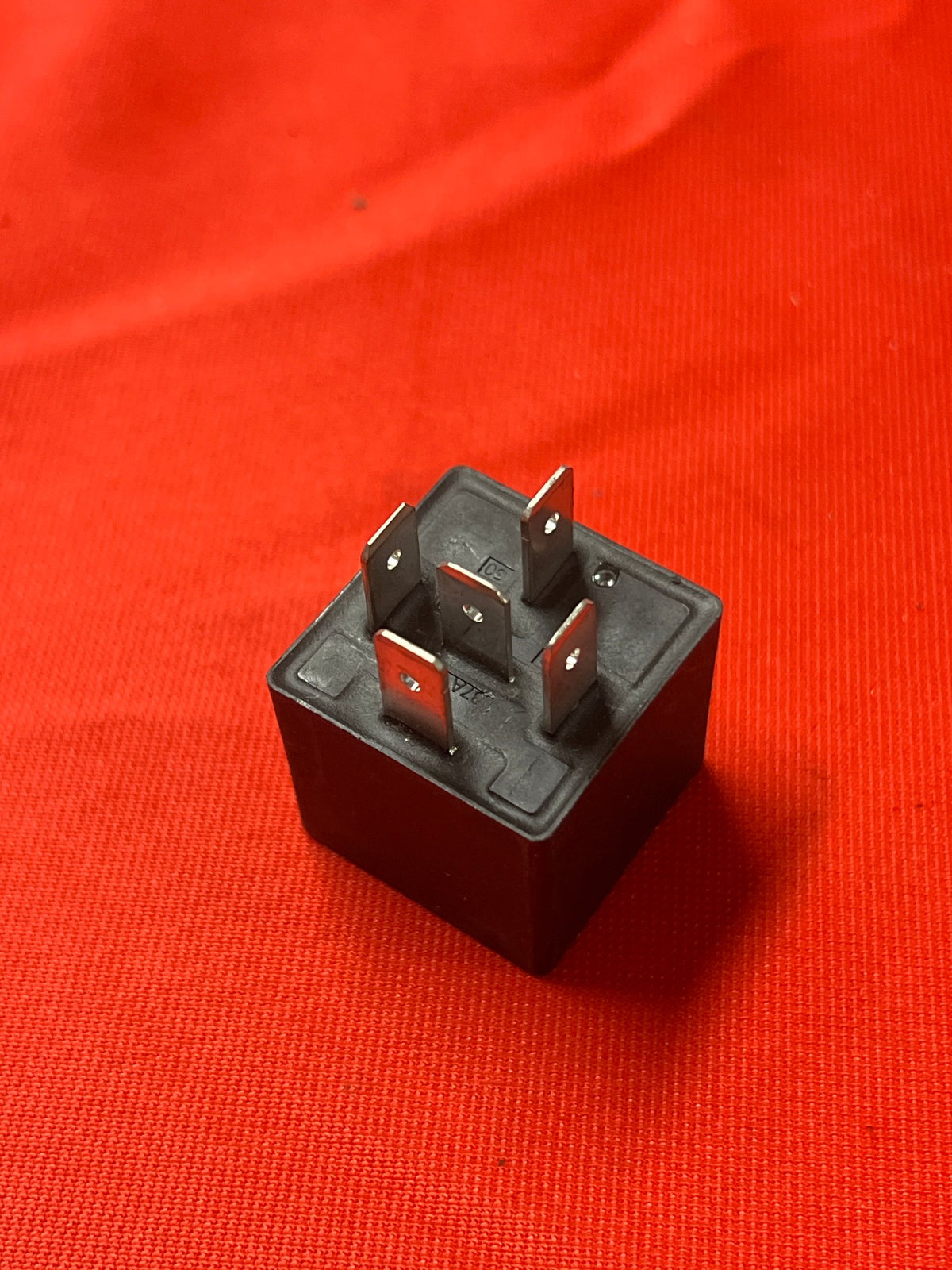 HZM Relæ 24V 30/20A 5-pin FLJD M4N (Minilæsser)