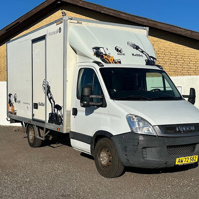 Iveco 35s Kassebil med lift fra AV - Larsen - AV - Larsen
