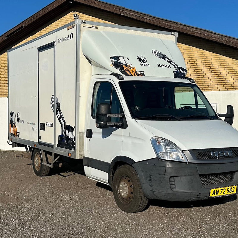 Iveco 35s Kassebil med lift fra AV - Larsen - AV - Larsen