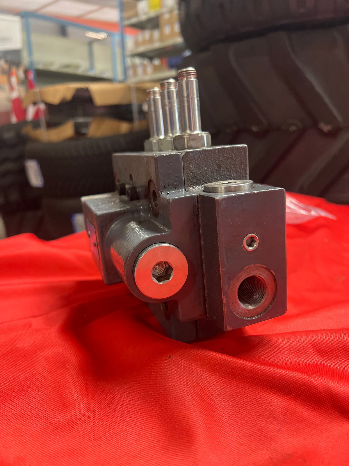HZM Fordelerblok Gear DY-10H3-24V Hydraulisk Ventilblok (Minilæsser)