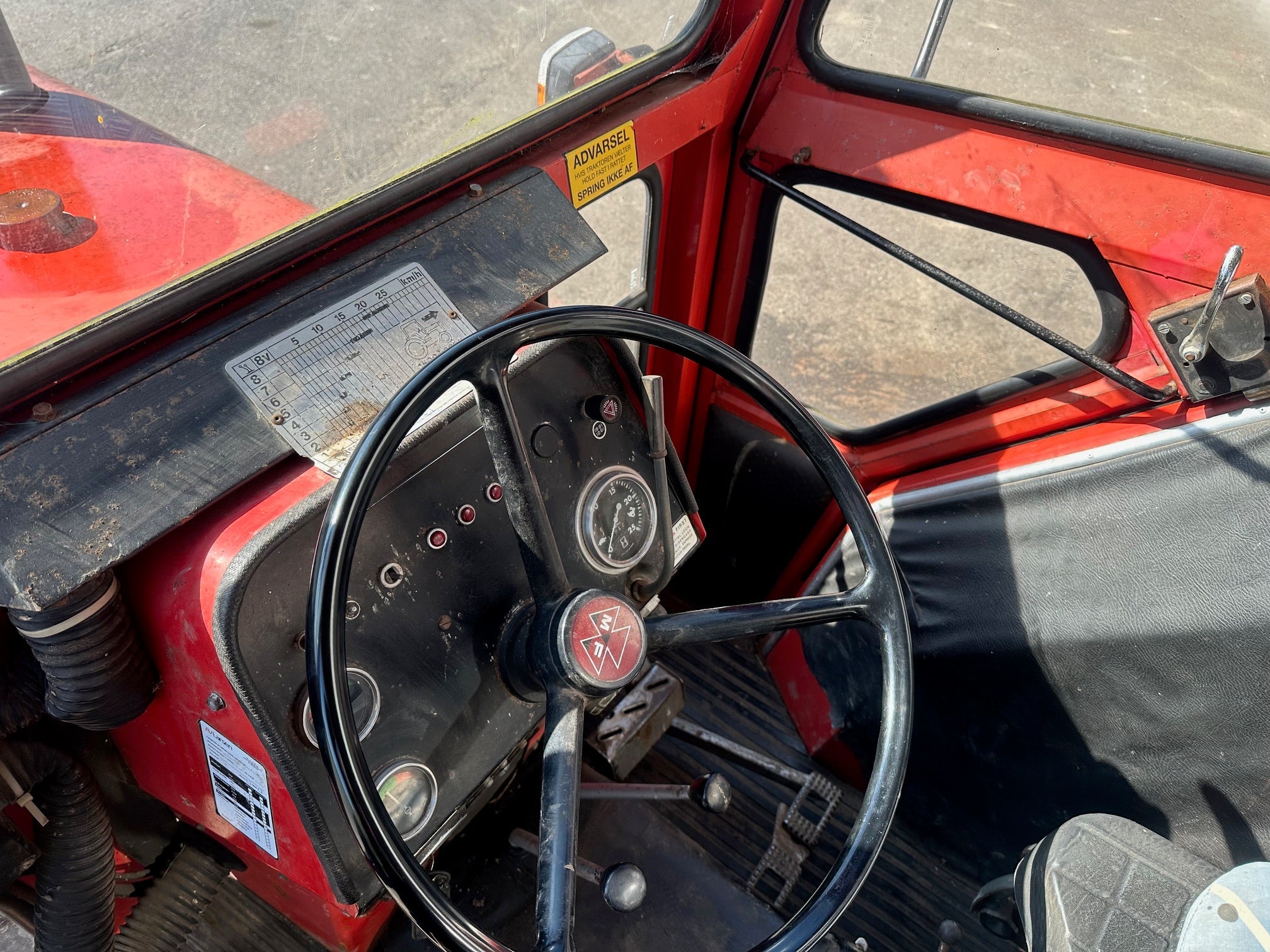 Massey Ferguson 265 fra AV - Larsen - AV - Larsen
