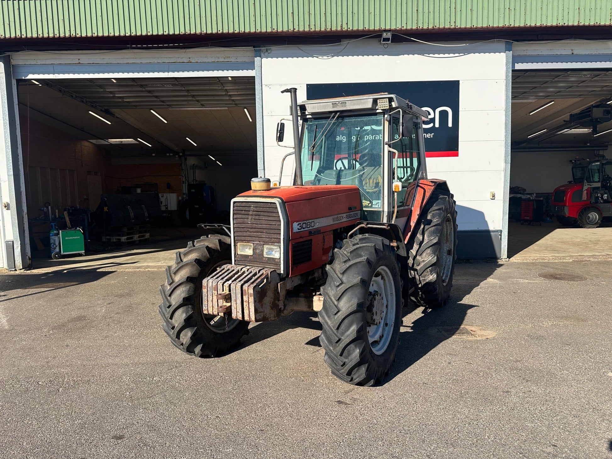 Massey Ferguson 3080 - AV - Larsen