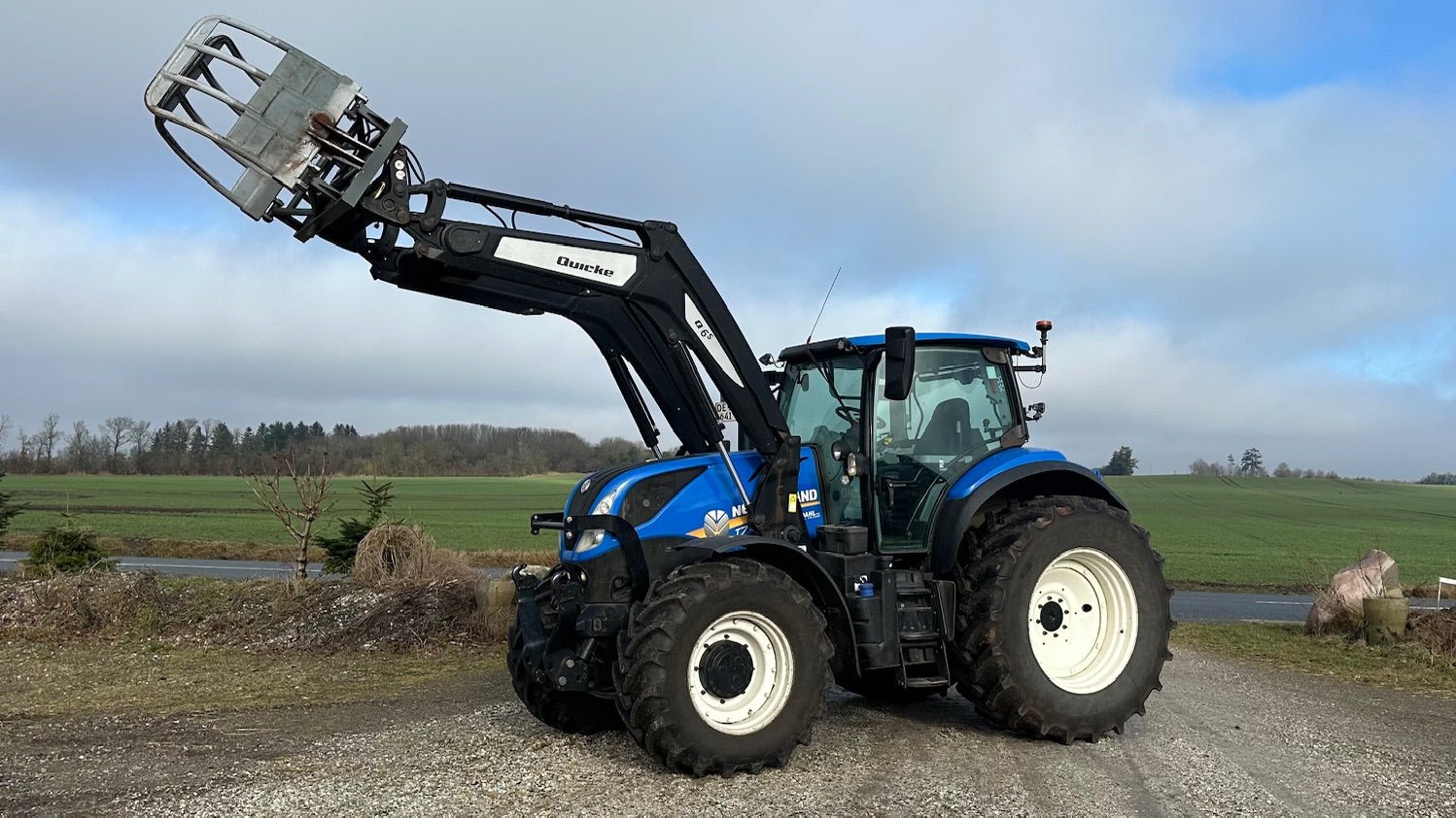 New Holland T7.165 Med ÅLØ Q65 frontlæsser, frontlift og hitch krog fra AV - Larsen - AV - Larsen