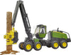 Bruder John Deere 1270G skovningsmaskine med træstamme