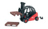 Bruder Linde H35 gaffeltruck og 2 paller